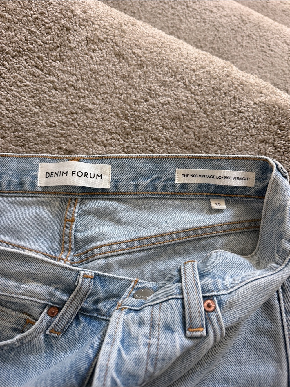 Aritzia Denim Forum The 90s Vintage Low Rise Straight Jean - Picture 4 of 5